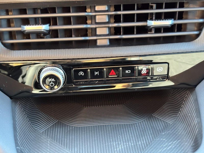 Ford Explorer Vehicle Full-screen Gallery Image 25