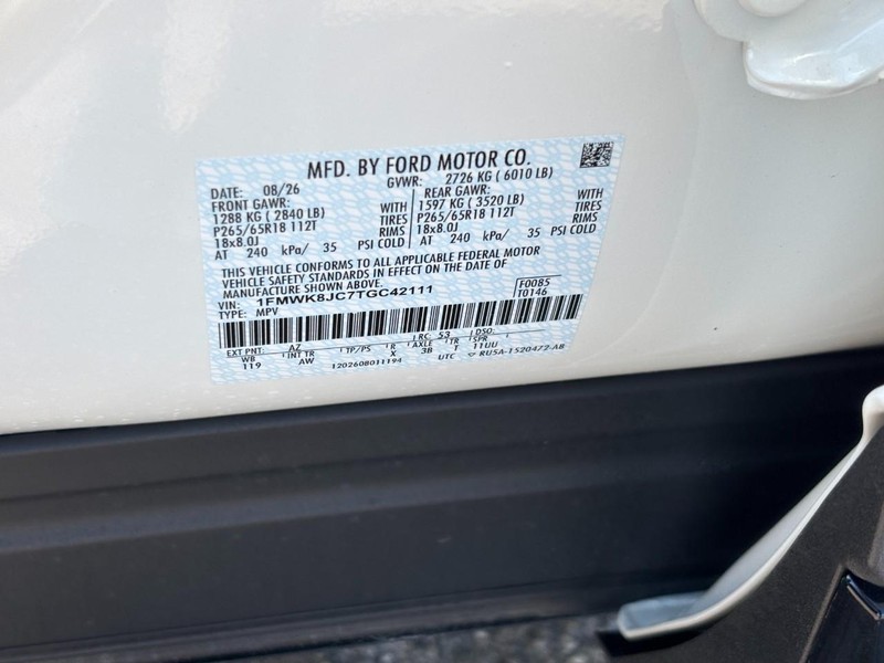 Ford Explorer Vehicle Full-screen Gallery Image 26