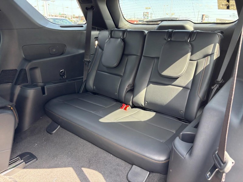 Ford Explorer Vehicle Full-screen Gallery Image 13