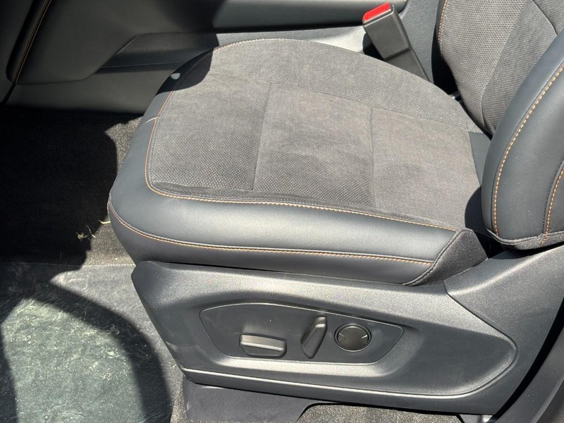 Ford Explorer Vehicle Full-screen Gallery Image 18