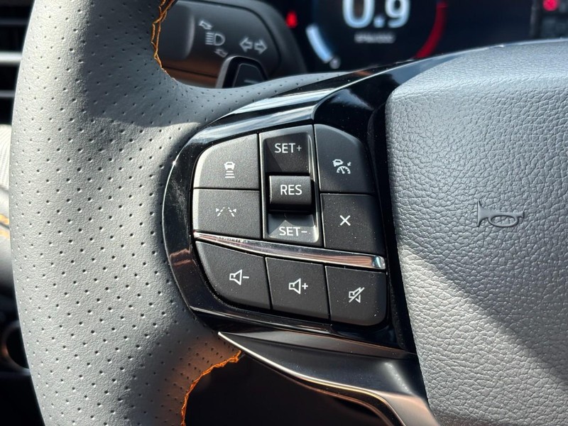 Ford Explorer Vehicle Full-screen Gallery Image 20