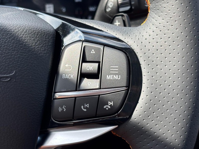 Ford Explorer Vehicle Full-screen Gallery Image 21