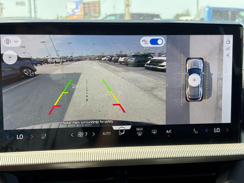 Ford Explorer Vehicle Full-screen Gallery Image 25