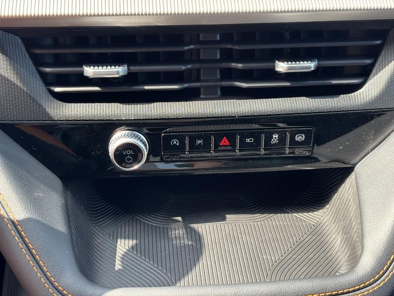 Ford Explorer Vehicle Full-screen Gallery Image 26