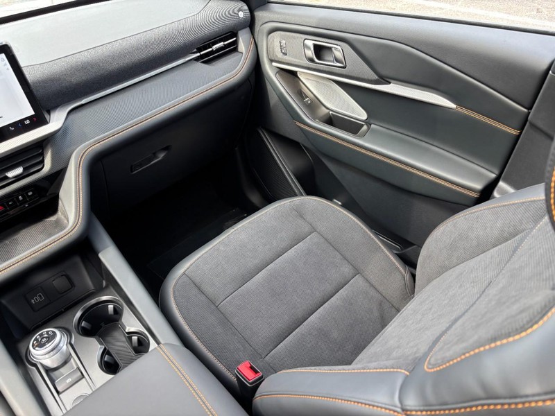 Ford Explorer Vehicle Full-screen Gallery Image 17