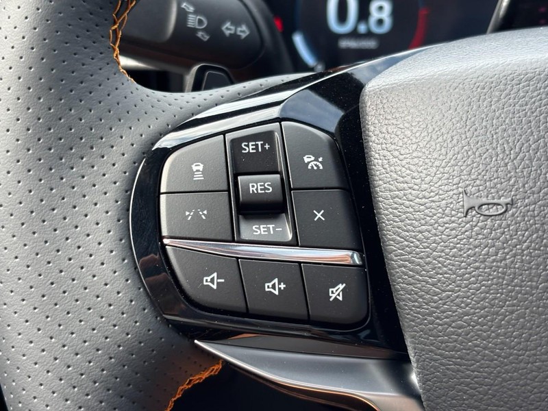 Ford Explorer Vehicle Full-screen Gallery Image 20