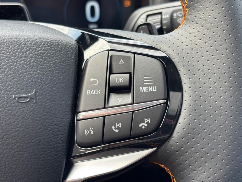 Ford Explorer Vehicle Full-screen Gallery Image 21