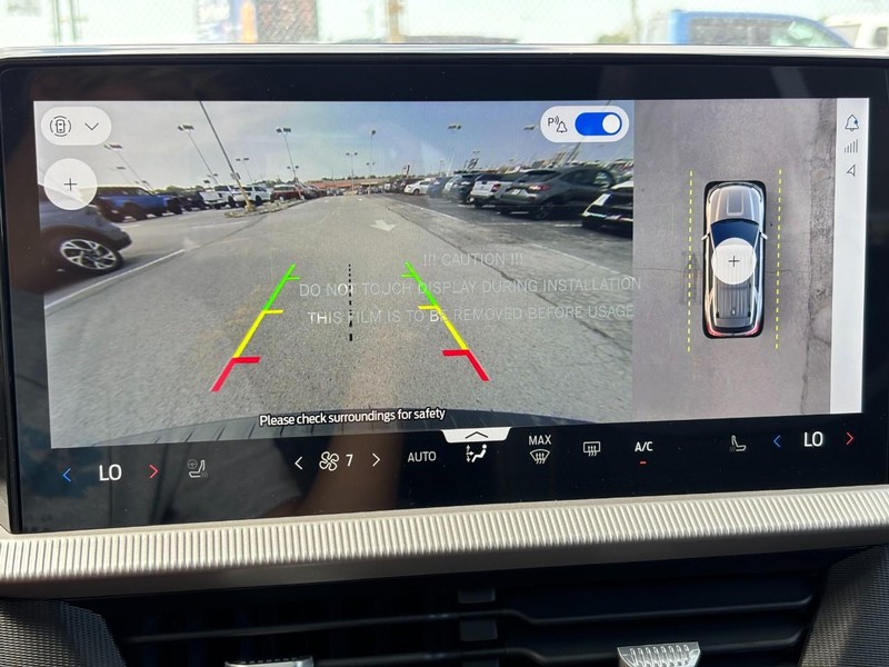 Ford Explorer Vehicle Full-screen Gallery Image 24