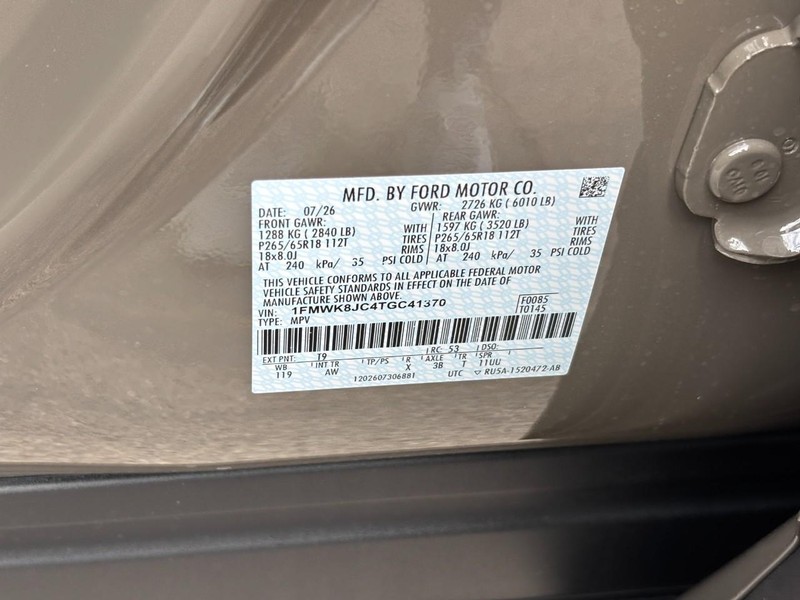 Ford Explorer Vehicle Full-screen Gallery Image 26