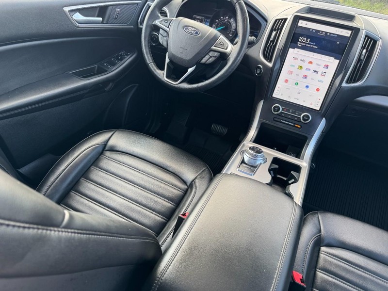 Ford Edge Vehicle Image 14