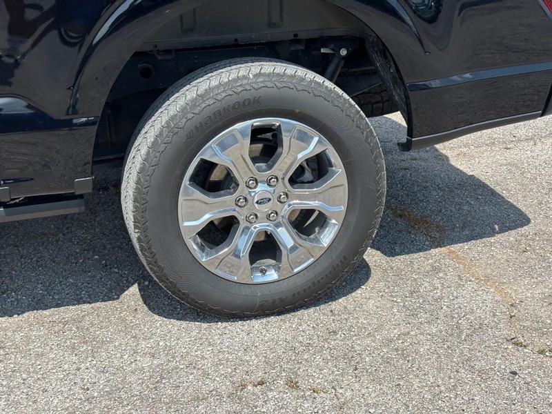 Ford F-150 Vehicle Full-screen Gallery Image 12