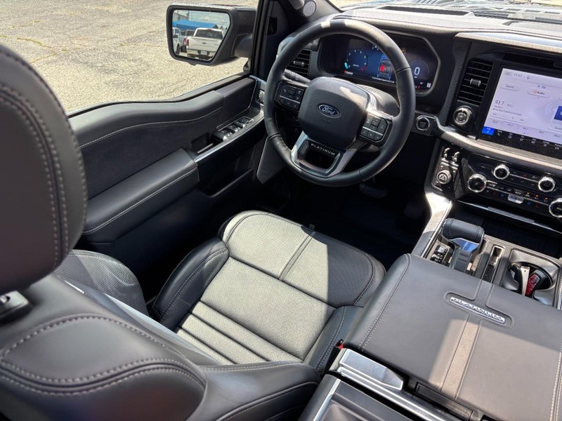 Ford F-150 Vehicle Full-screen Gallery Image 14