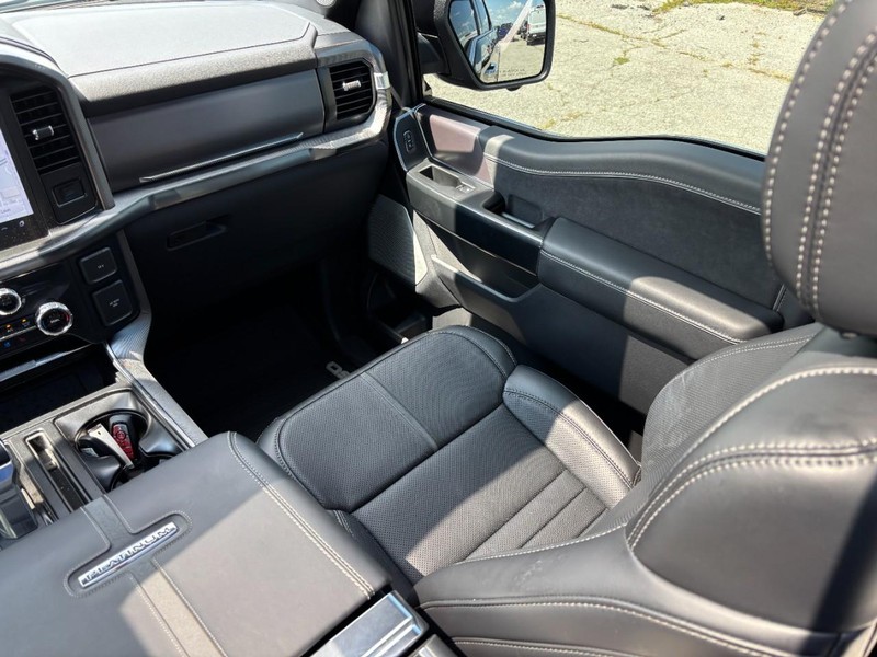 Ford F-150 Vehicle Full-screen Gallery Image 16