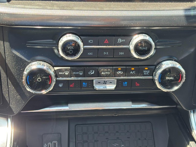 Ford F-150 Vehicle Full-screen Gallery Image 25