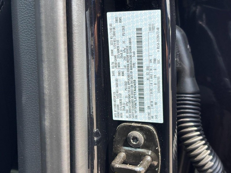 Ford F-150 Vehicle Full-screen Gallery Image 26