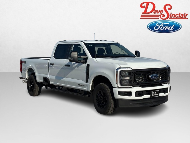 Ford Super Duty F-350 SRW Vehicle Full-screen Gallery Image 04