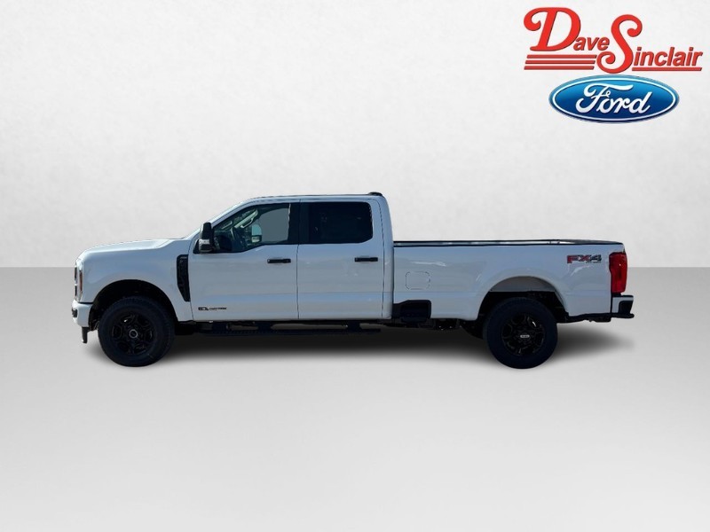Ford Super Duty F-350 SRW Vehicle Full-screen Gallery Image 10