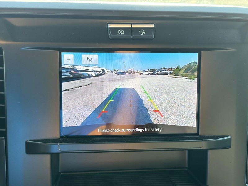 Ford Super Duty F-350 SRW Vehicle Full-screen Gallery Image 23