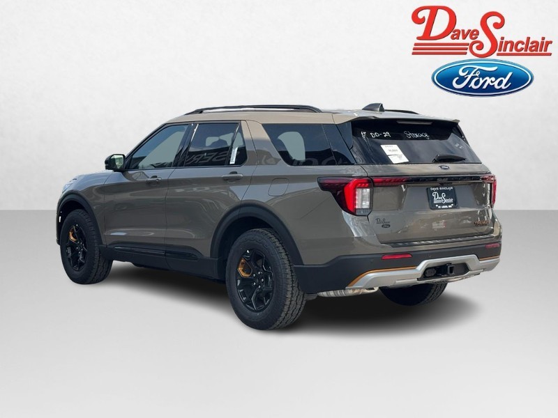 Ford Explorer Vehicle Full-screen Gallery Image 09