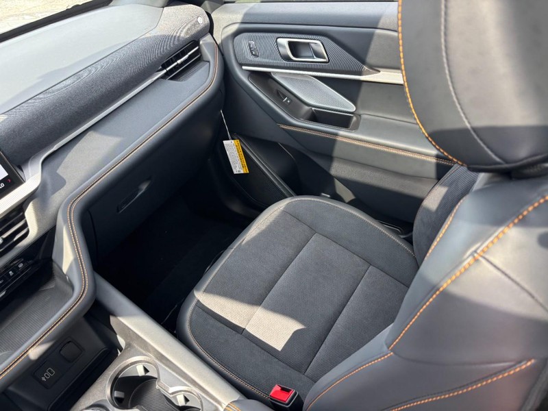 Ford Explorer Vehicle Full-screen Gallery Image 17