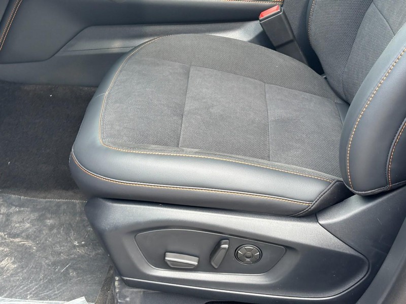 Ford Explorer Vehicle Full-screen Gallery Image 18