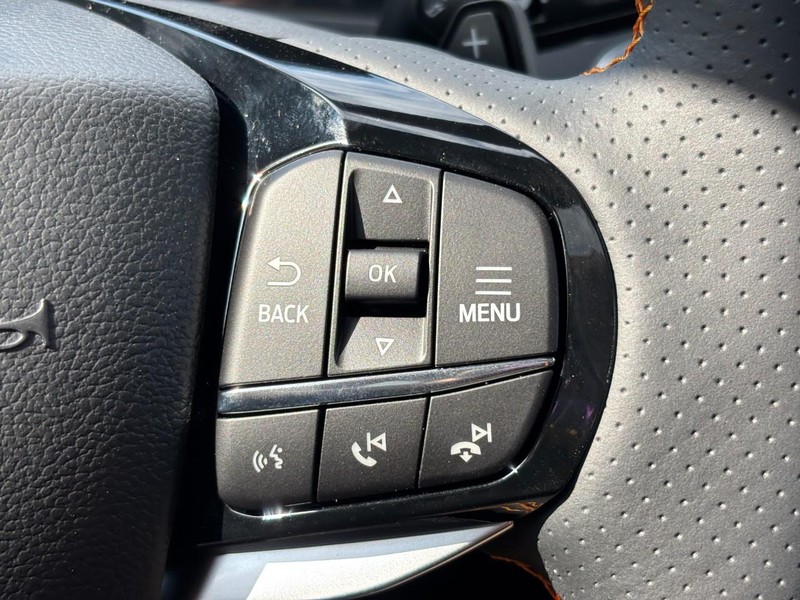Ford Explorer Vehicle Full-screen Gallery Image 21