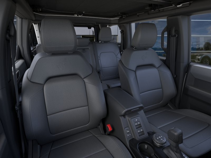 Ford Bronco Vehicle Full-screen Gallery Image 12