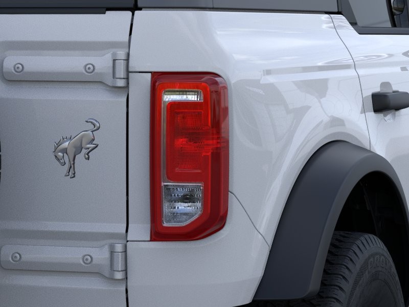 Ford Bronco Vehicle Full-screen Gallery Image 25