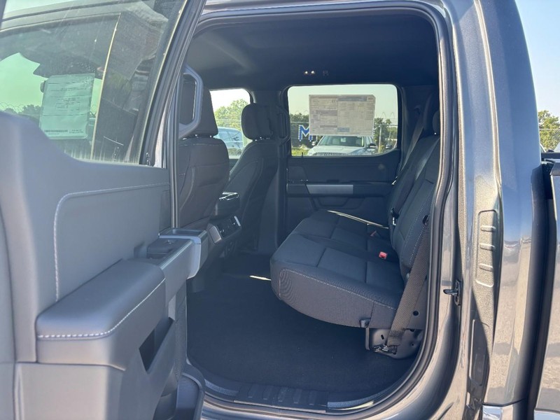 Ford F-150 Vehicle Full-screen Gallery Image 13
