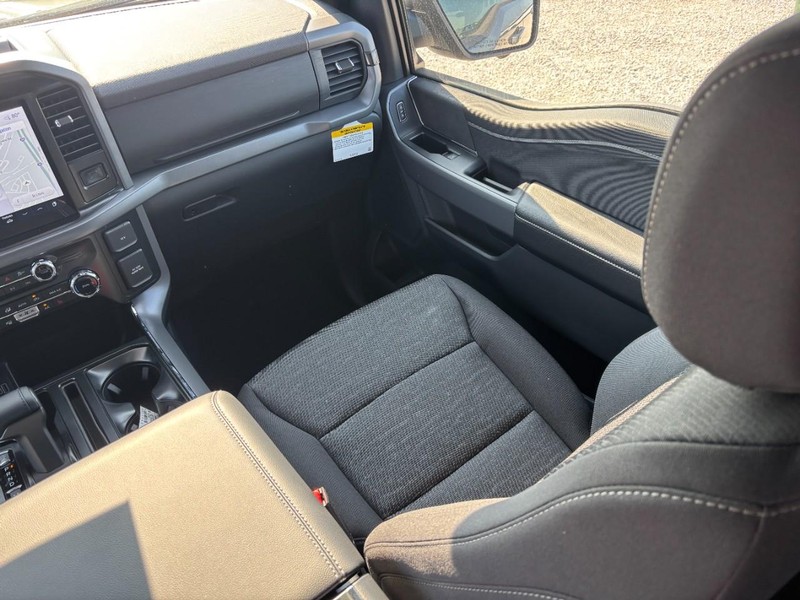 Ford F-150 Vehicle Full-screen Gallery Image 16