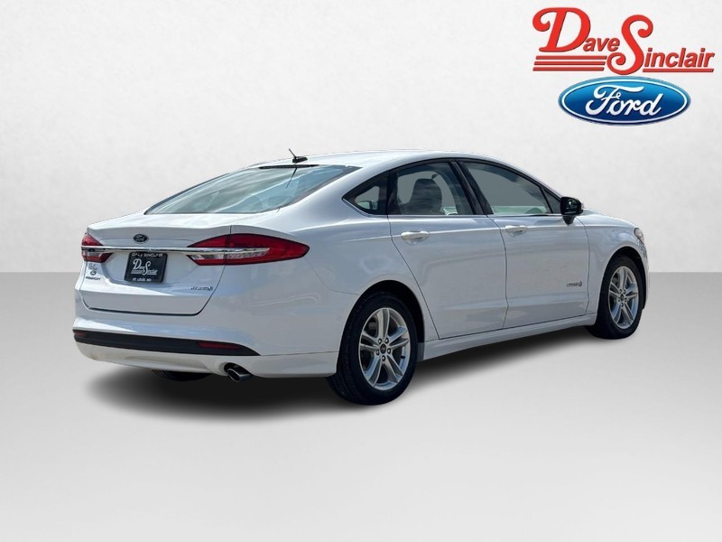 Ford Fusion Hybrid Vehicle Full-screen Gallery Image 07