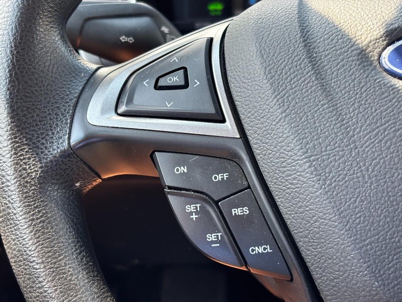 Ford Fusion Hybrid Vehicle Full-screen Gallery Image 19