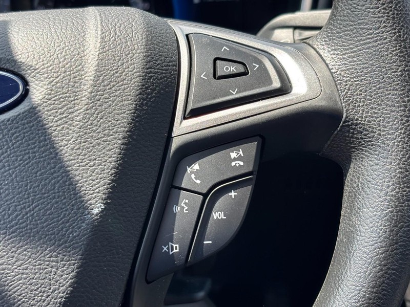 Ford Fusion Hybrid Vehicle Full-screen Gallery Image 20