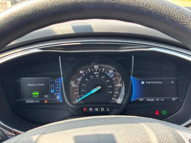 Ford Fusion Hybrid Vehicle Full-screen Gallery Image 21