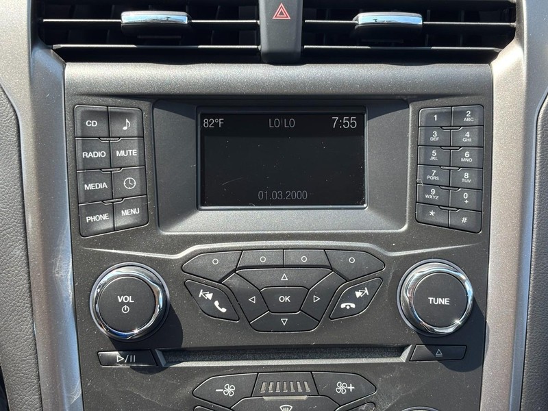 Ford Fusion Hybrid Vehicle Full-screen Gallery Image 22