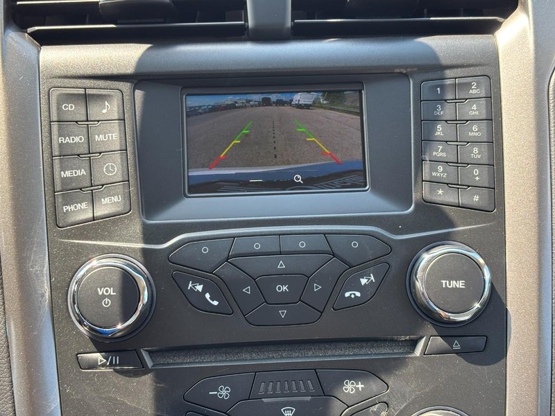 Ford Fusion Hybrid Vehicle Full-screen Gallery Image 23