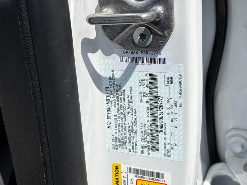 Ford Fusion Hybrid Vehicle Full-screen Gallery Image 25