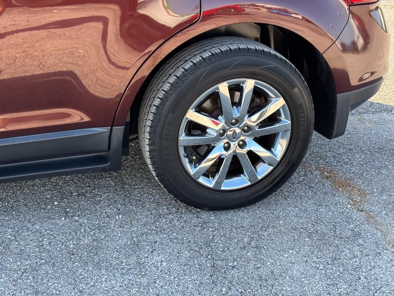 Ford Edge Vehicle Full-screen Gallery Image 12