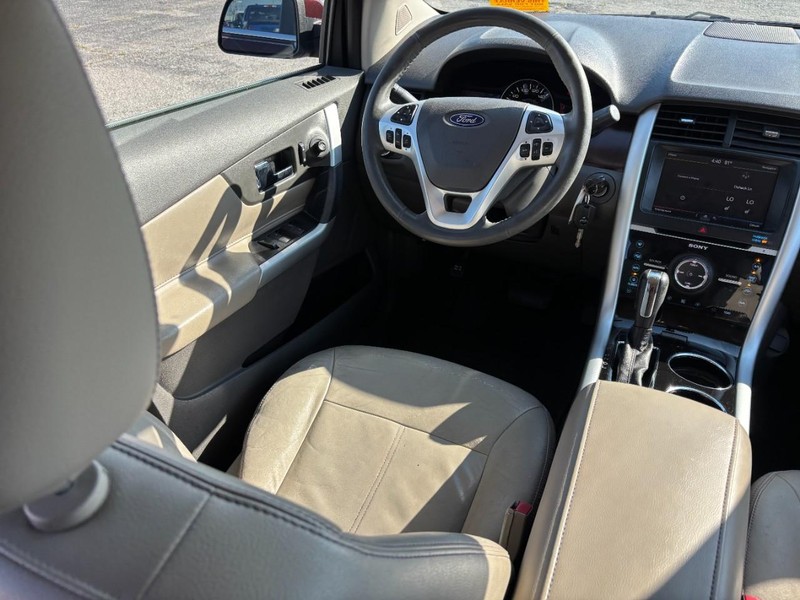 Ford Edge Vehicle Full-screen Gallery Image 14