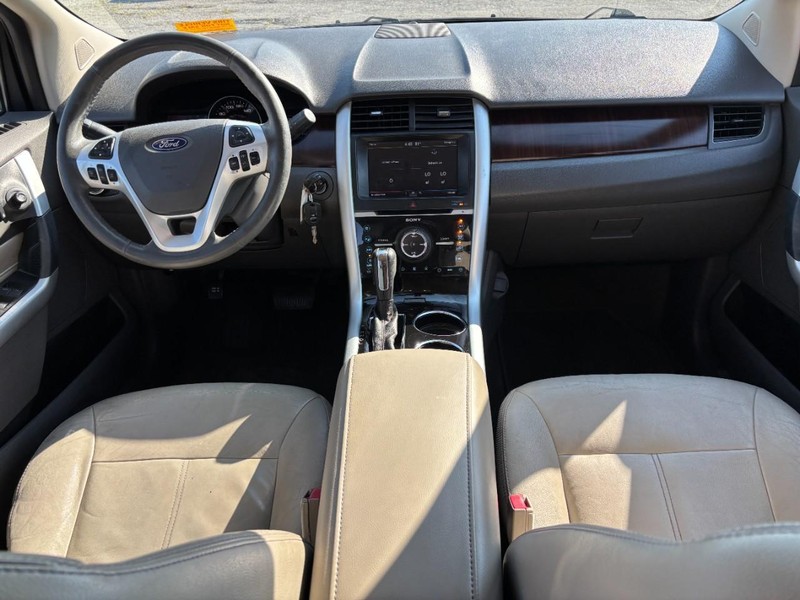 Ford Edge Vehicle Full-screen Gallery Image 15