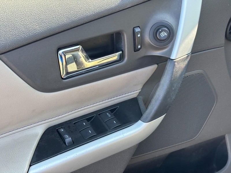 Ford Edge Vehicle Full-screen Gallery Image 18
