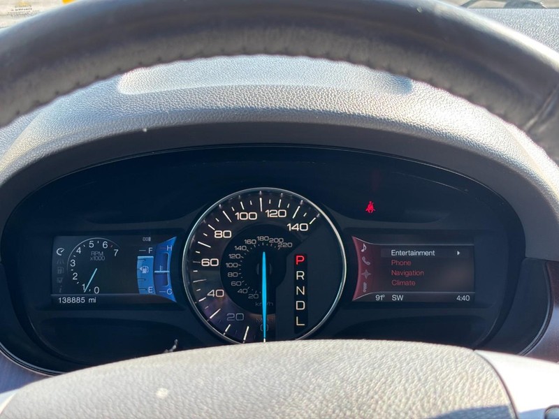 Ford Edge Vehicle Full-screen Gallery Image 21
