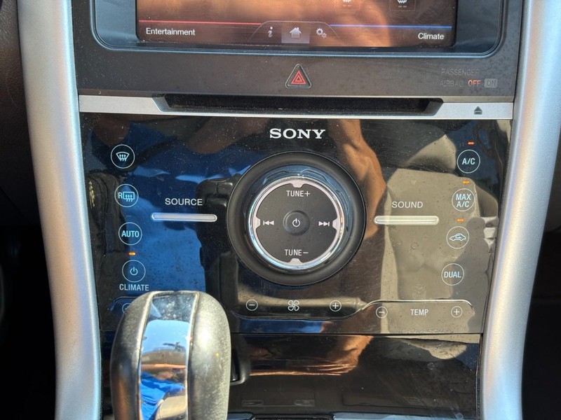 Ford Edge Vehicle Full-screen Gallery Image 23