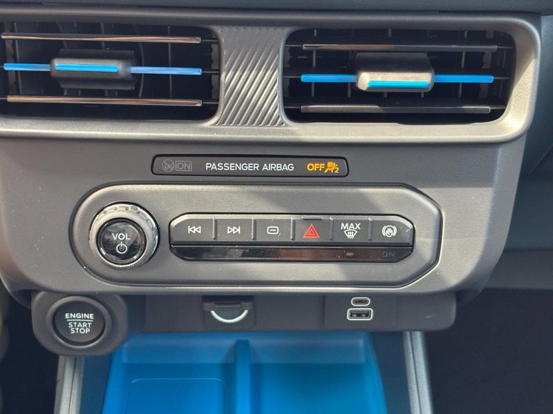 Ford Maverick Vehicle Full-screen Gallery Image 24