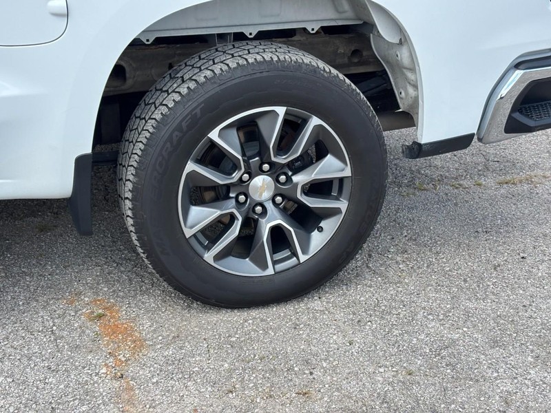 Chevrolet Silverado 1500 Vehicle Image 11
