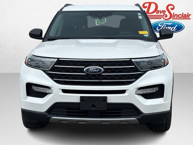 Ford Explorer Vehicle Full-screen Gallery Image 02
