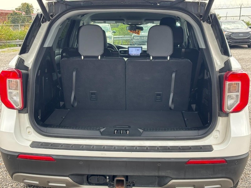 Ford Explorer Vehicle Full-screen Gallery Image 11