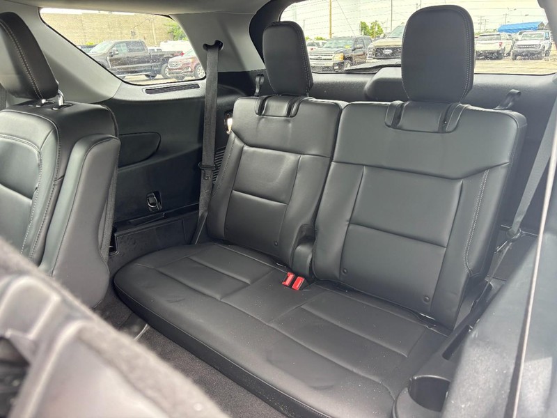 Ford Explorer Vehicle Full-screen Gallery Image 13
