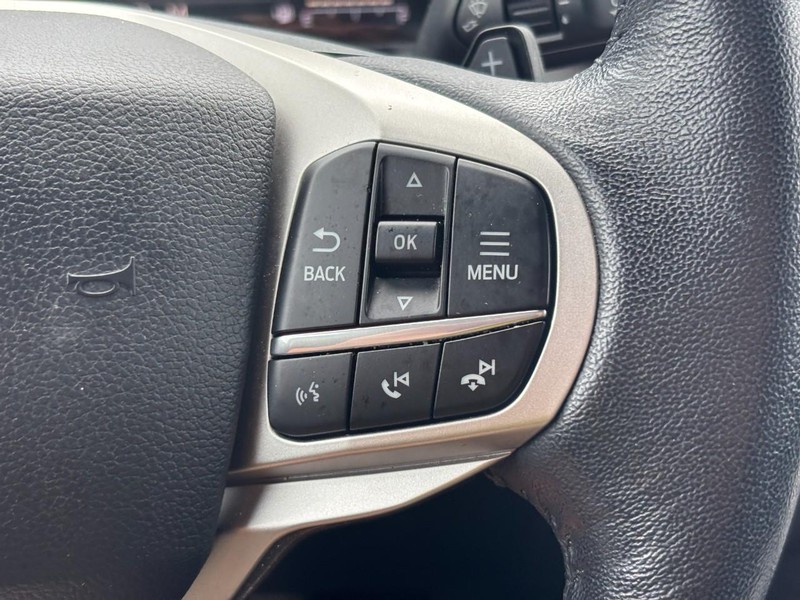 Ford Explorer Vehicle Full-screen Gallery Image 21