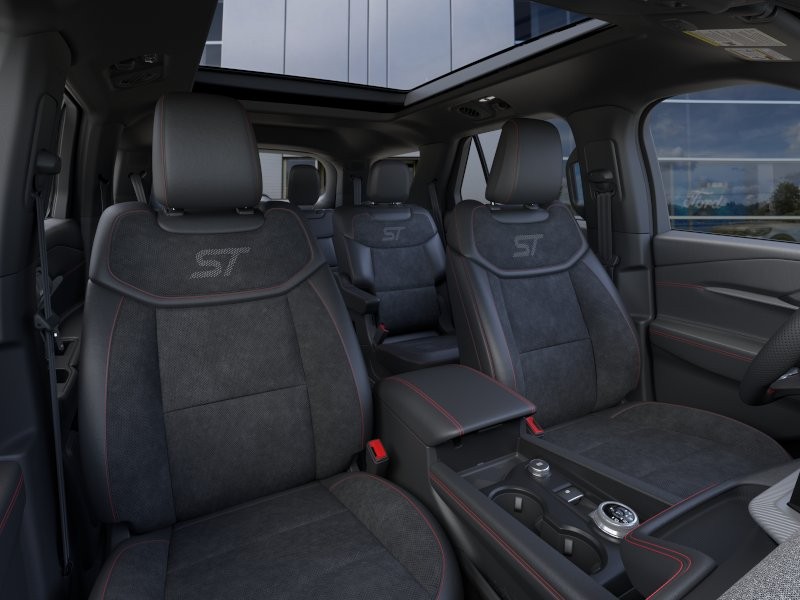 Ford Explorer Vehicle Full-screen Gallery Image 12